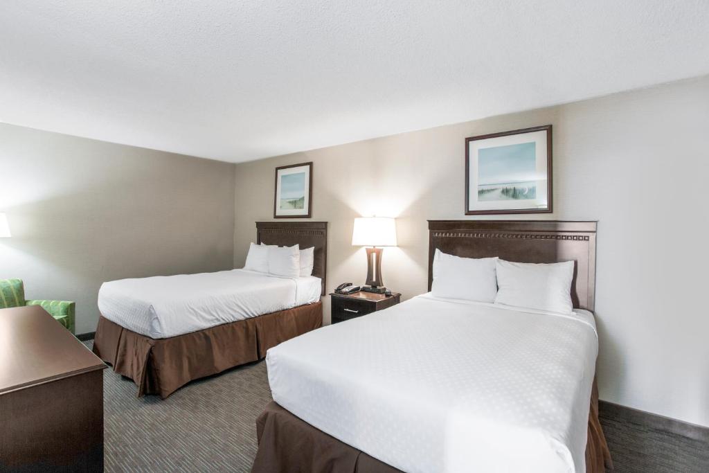Beach Quarters Resort - Deluxe One-Bedroom Suite - Oceanfront