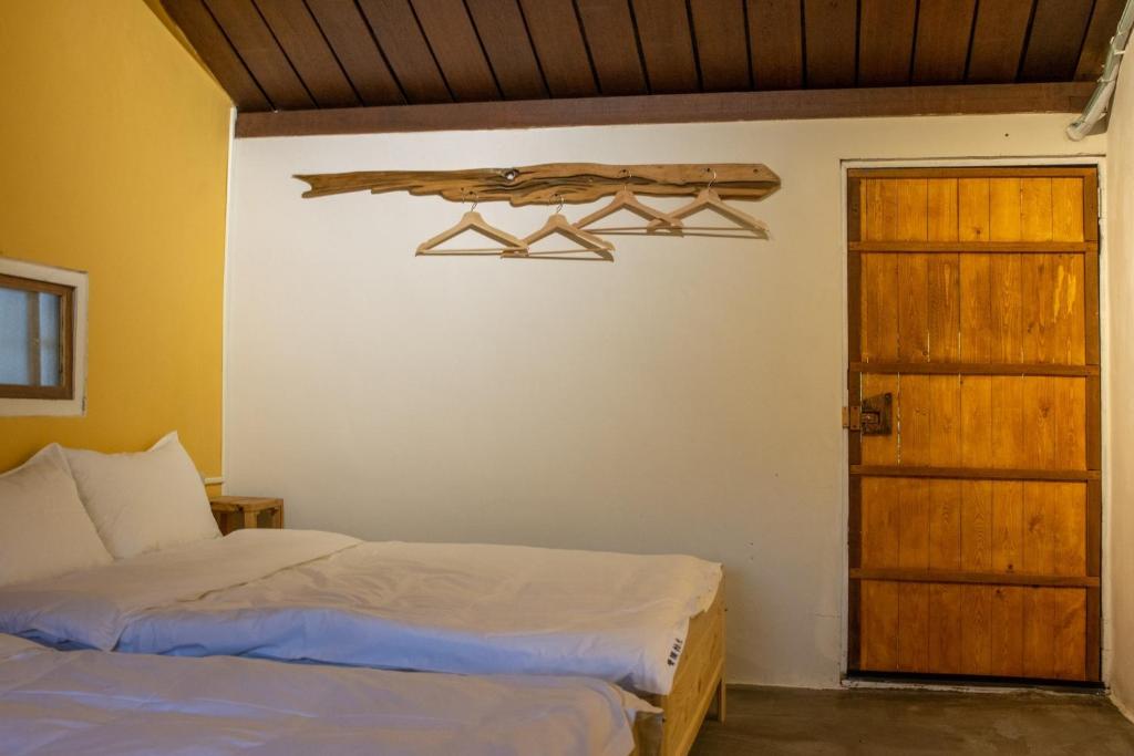 Postel nebo postele na pokoji v ubytování 彎腰拾光旅人空間Good Old Times
