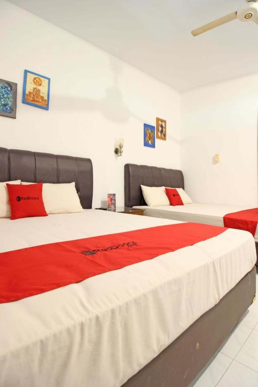 RedDoorz near Pojok Beteng Prawirotaman - 家庭房
