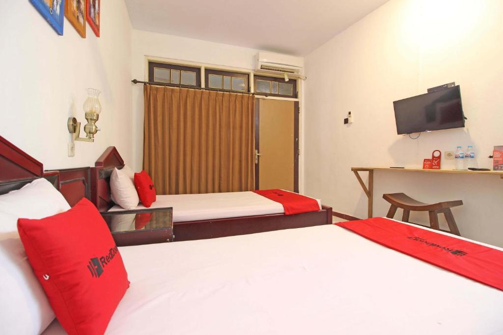 RedDoorz near Pojok Beteng Prawirotaman - 豪华双胞胎房间