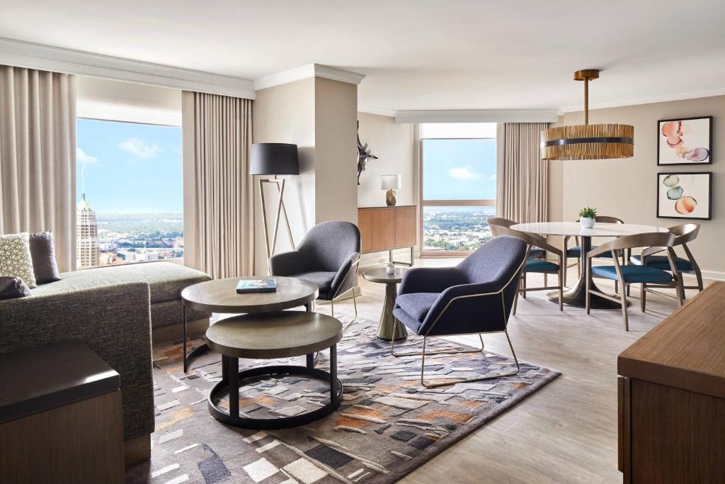 San Antonio Marriott Rivercenter on the River Walk - Comandante De Una Habitación King Suite