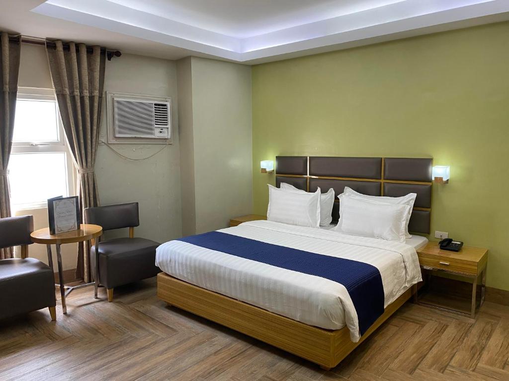 Postel nebo postele na pokoji v ubytování Sun Star Grand Hotel