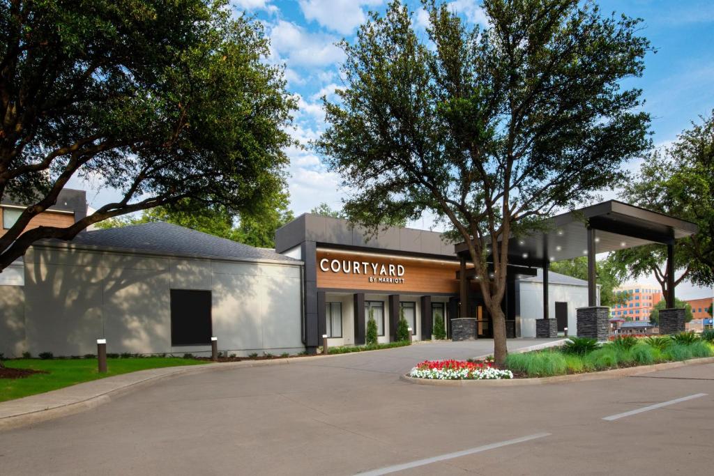 a rendering of a court yard market building at Courtyard by Marriott Dallas Plano Parkway at Preston Road in Plano