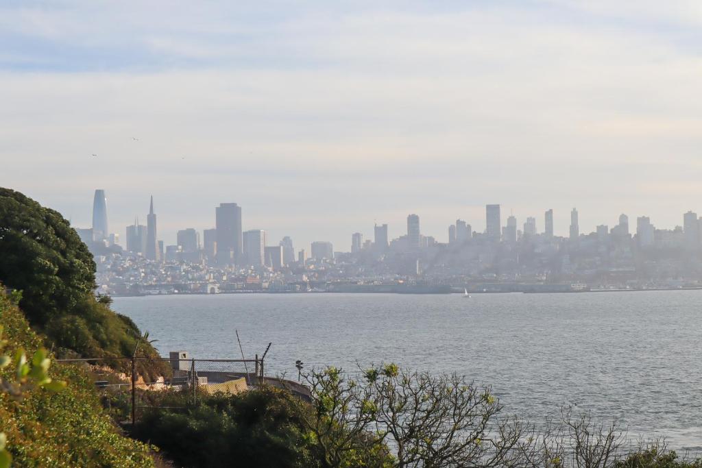 ITH San Francisco Pacific Tradewinds Backpacker Hostel photo