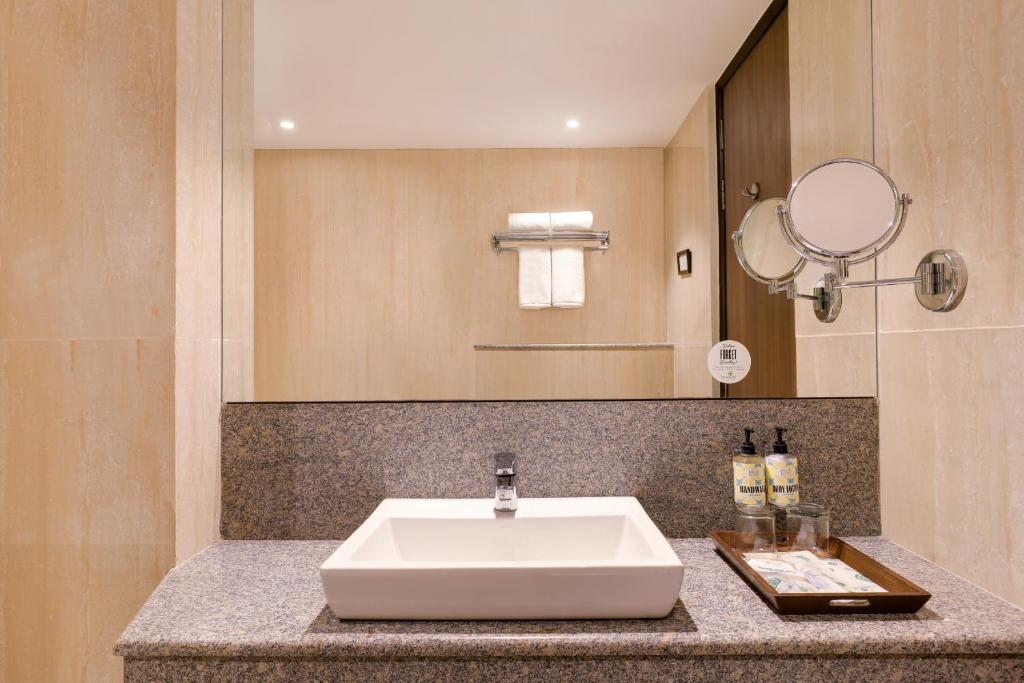 Koupelna v ubytování Lemon Tree Hotel, Sector 68, Sohna Road, Gurugram