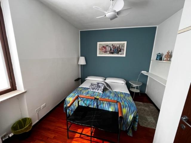 a bedroom with a bed and a blue wall at Casanova Loc Turistica in Verona