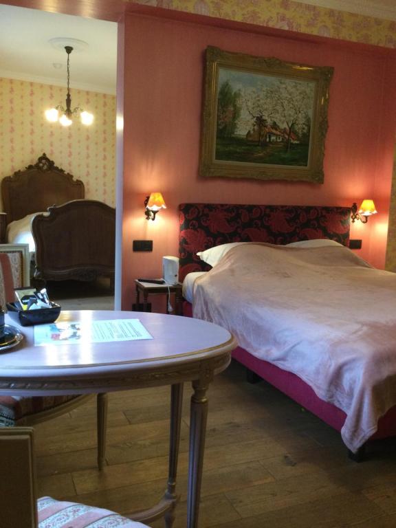 Postel nebo postele na pokoji v ubytování L'auberge hôtel Beauraing