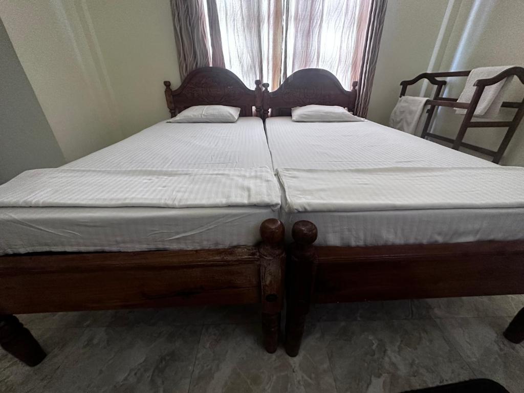 Postel nebo postele na pokoji v ubytování N Joy Inn