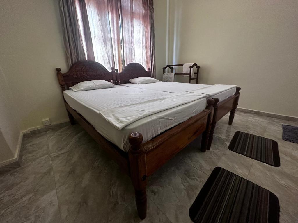 Postel nebo postele na pokoji v ubytování N Joy Inn