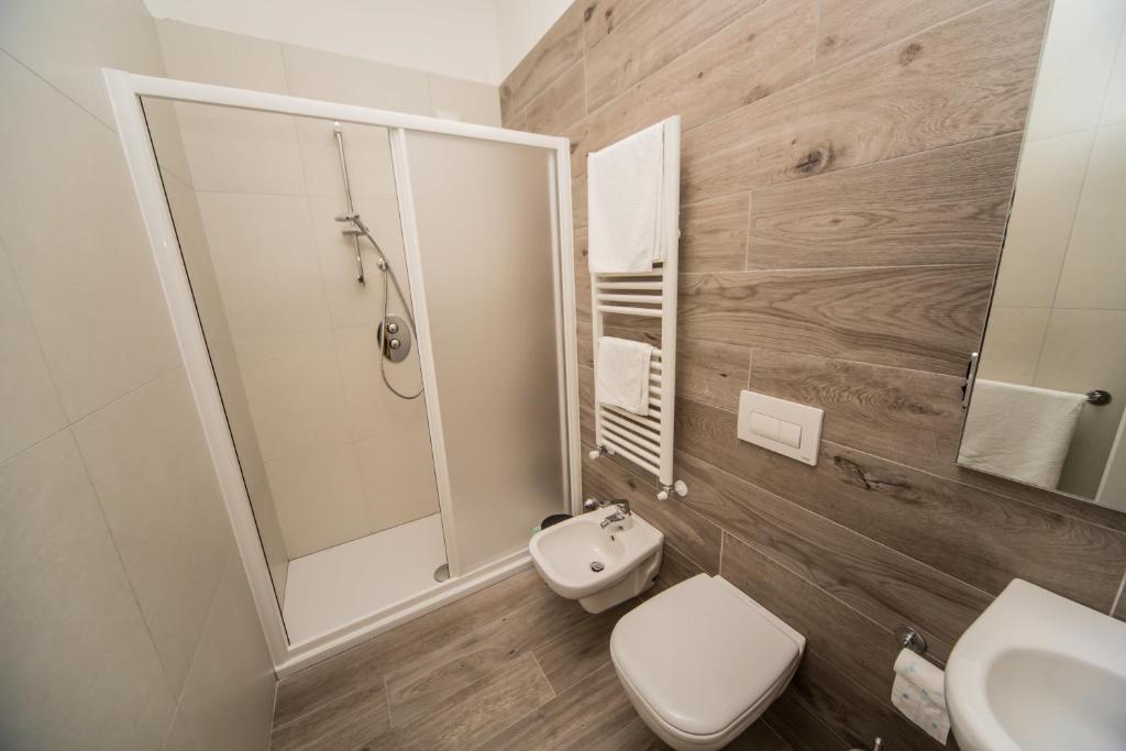 Koupelna v ubytování B&B Corte sul Naviglio CIN I T 0 1 5 0 7 0 C 1 3 X U I L Q C V