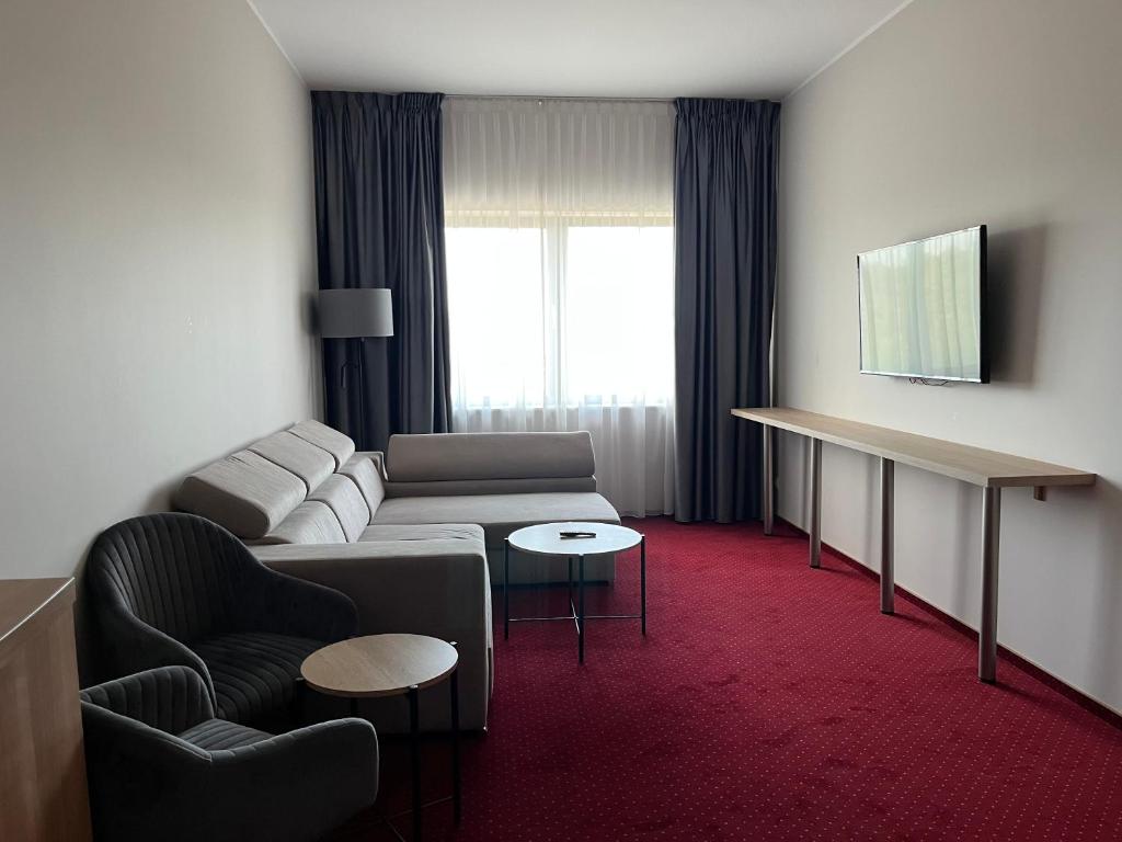 Televízia a/alebo spoločenská miestnosť v ubytovaní Hotel Meeting