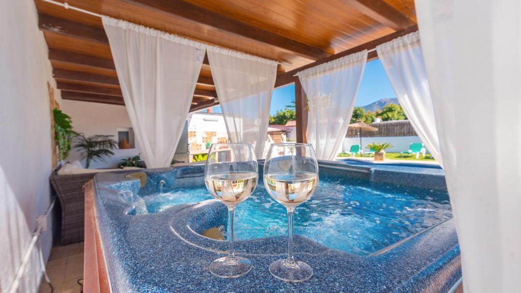 Bazén v ubytování Villa Jimena Nerja by Ruralidays nebo v jeho okolí