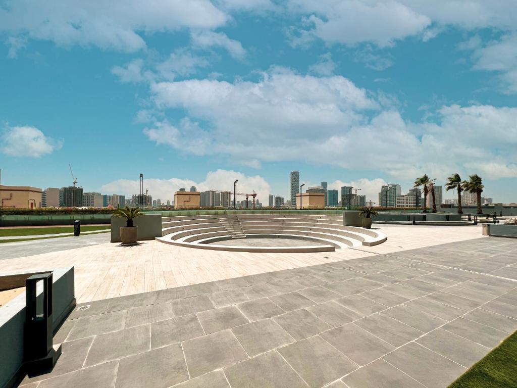 Ultra-luxury / Dubai Marina & Burj KHALIFA View/ High Floor