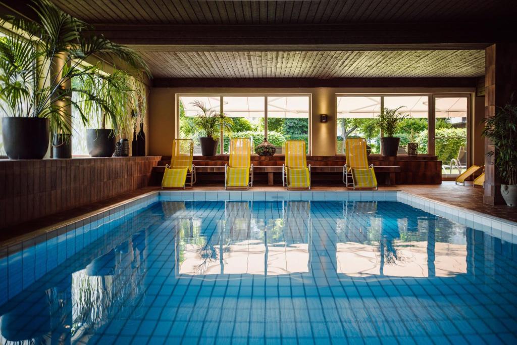 Bazén v ubytování Das gemütliche Dorfhotel Kaltenhauser nebo v jeho okolí