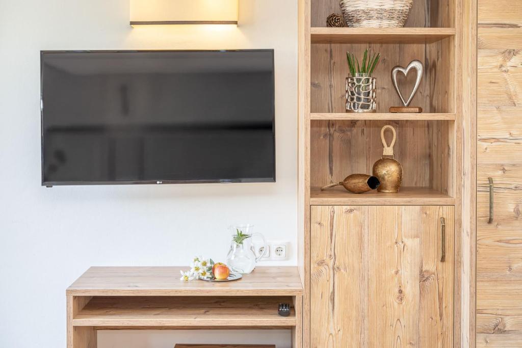 TV a/nebo společenská místnost v ubytování Hotel Eschenhof & Apartments
