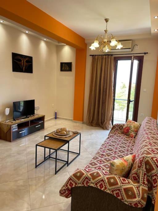 Μια τηλεόραση ή/και κέντρο ψυχαγωγίας στο Eirini house