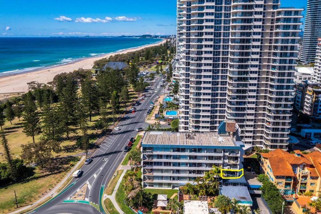 Entire beachside 2 bedroom unit, Gold Coast (updated prices 2025)