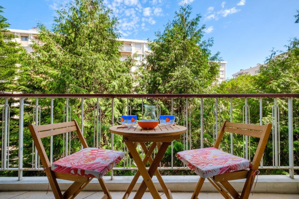 a table and two chairs on a balcony at Studio En Bord De Mer in Cagnes-sur-Mer