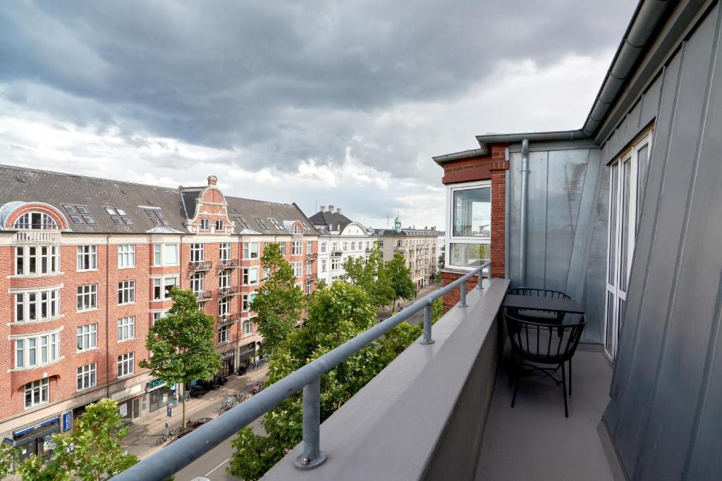Balkón nebo terasa v ubytování Beautiful 3 Bedroom Apartment Near Shopping & Metro