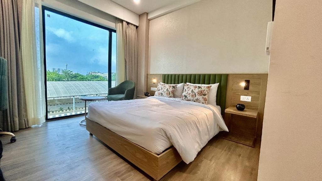 Postel nebo postele na pokoji v ubytování Hotel Limon & Banquet Sector 29, Gurgaon