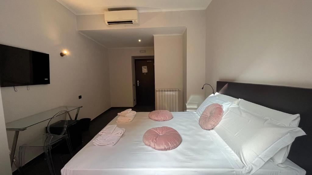 Postel nebo postele na pokoji v ubytování Cloud 9 Hotel