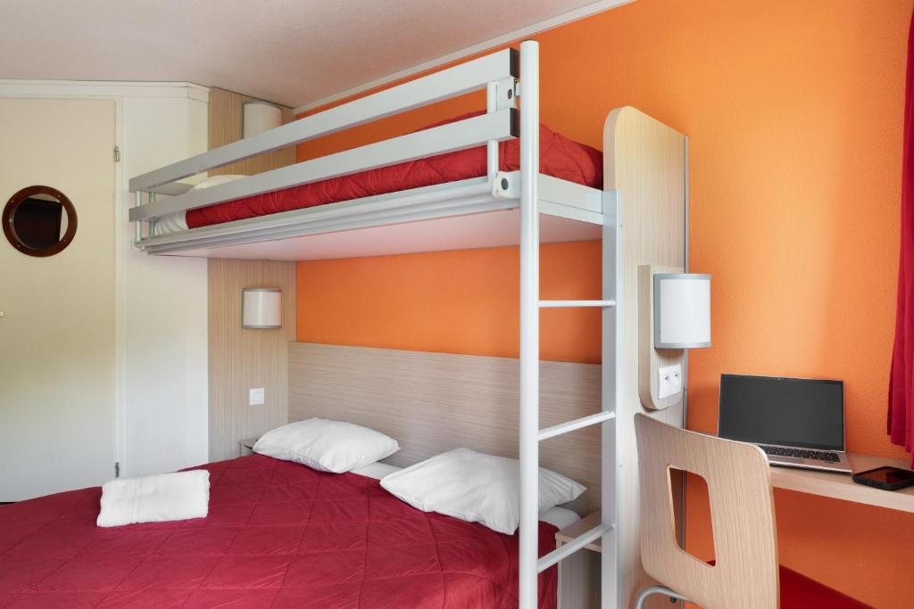 Premiere Classe La Ville Du Bois - Chambre Triple (1 Lit Double + 1 Lit Simple)