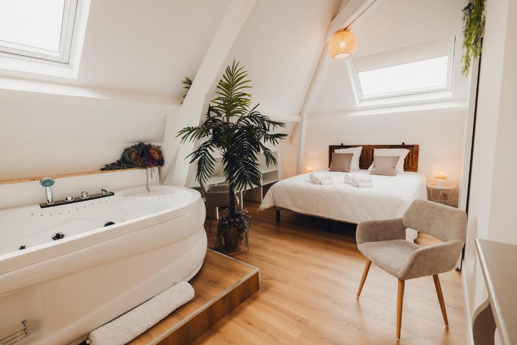 Postel nebo postele na pokoji v ubytování AU COIN DE PARADIS - Suite balnéo
