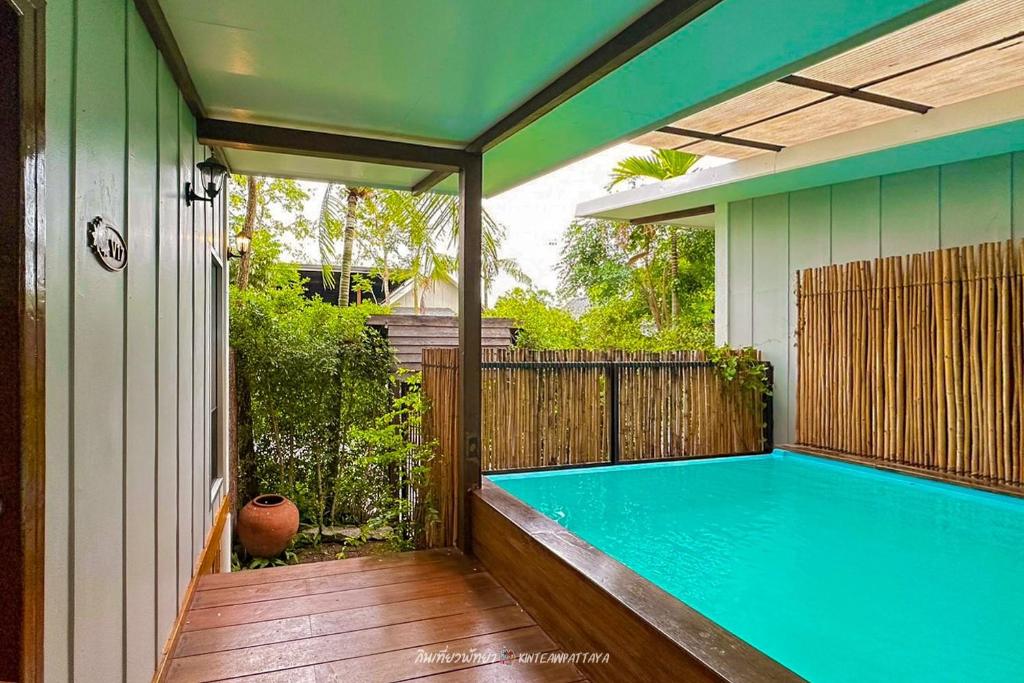Der Swimmingpool an oder in der Nähe von IP Plus Pool Villa Pattaya