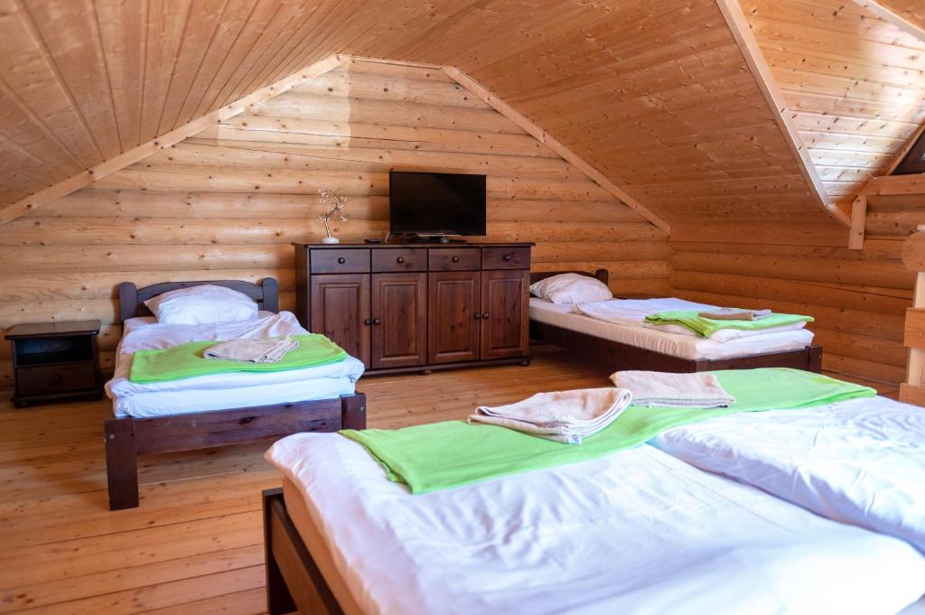Posteľ alebo postele v izbe v ubytovaní Domy z Bala - Bungalow 50 metrów od Plaży spa domki ogrzewane