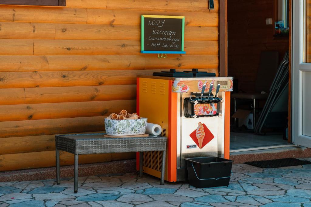 Fotografia z galérie ubytovania Domy z Bala - Bungalow 50 metrów od Plaży spa domki ogrzewane v destinácii Dziwnówek