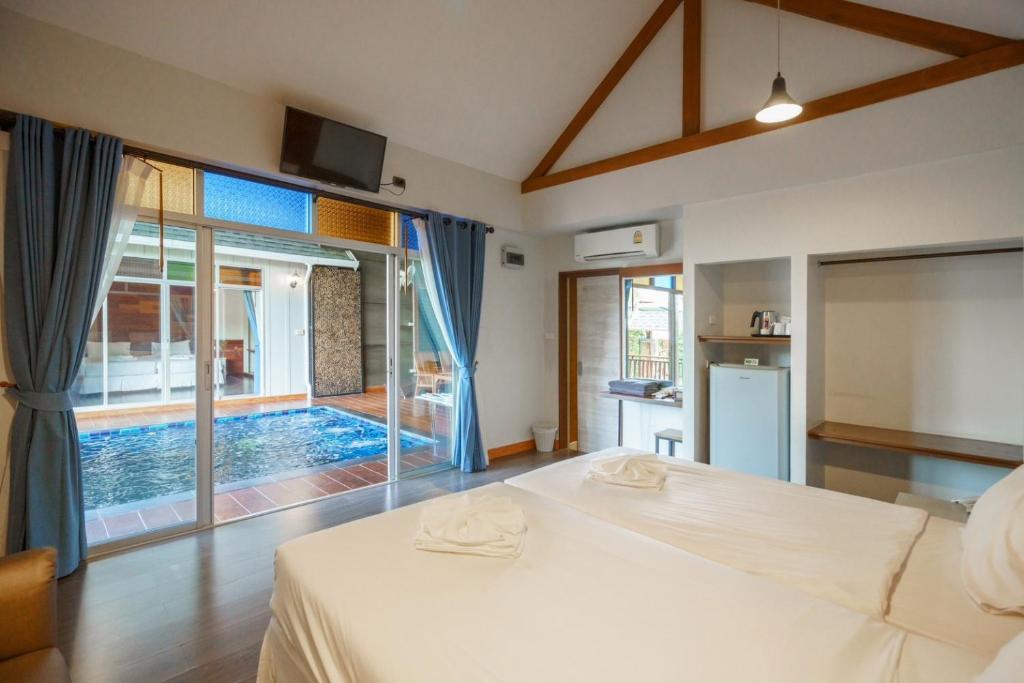 Der Swimmingpool an oder in der Nähe von IP Plus Pool Villa Pattaya