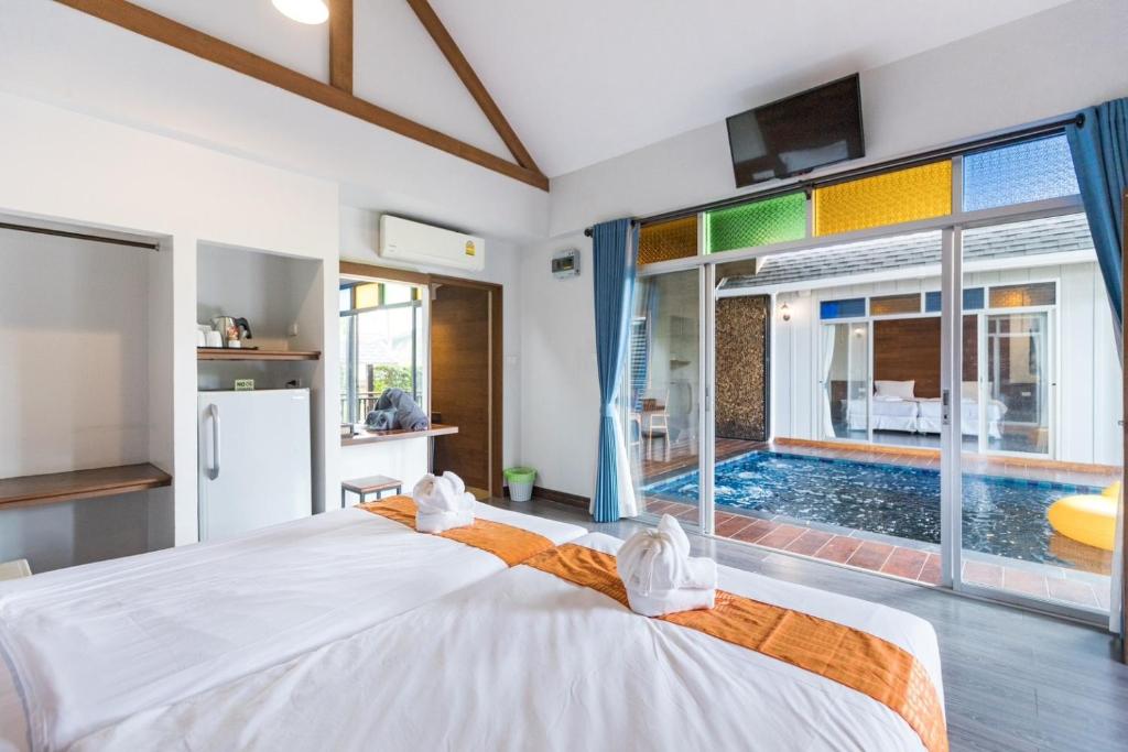 Ein Bett oder Betten in einem Zimmer der Unterkunft IP Plus Pool Villa Pattaya