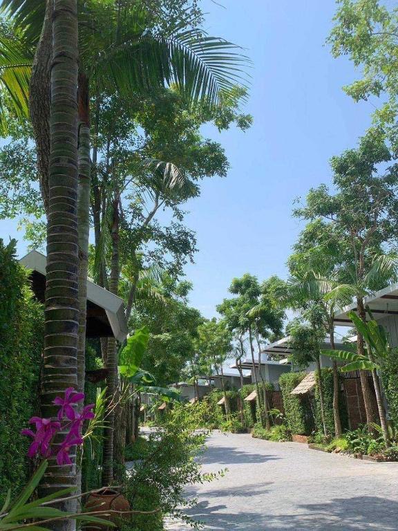 Ein Garten an der Unterkunft IP Plus Pool Villa Pattaya