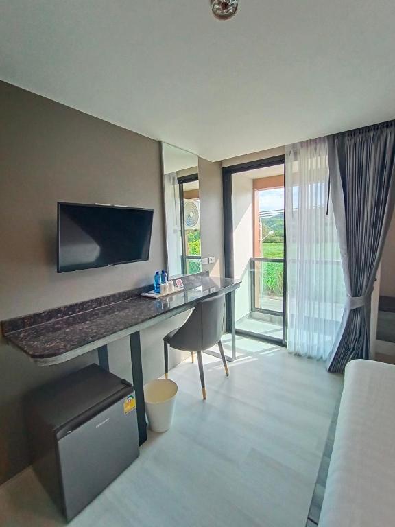 TV a/nebo společenská místnost v ubytování วัน บัดเจท เชียงราย เชียงแสน One Budget Hotel Chiangrai Chiangsaen