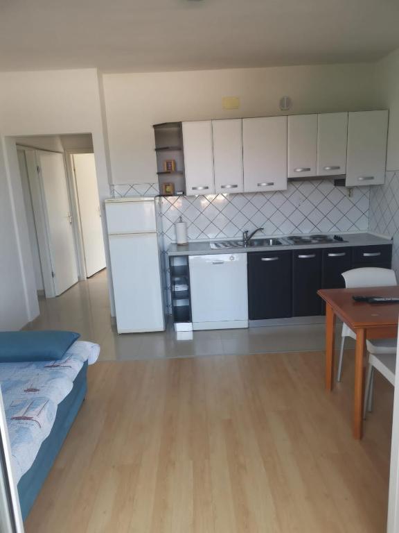 Kuchyň nebo kuchyňský kout v ubytování Apartment Nada