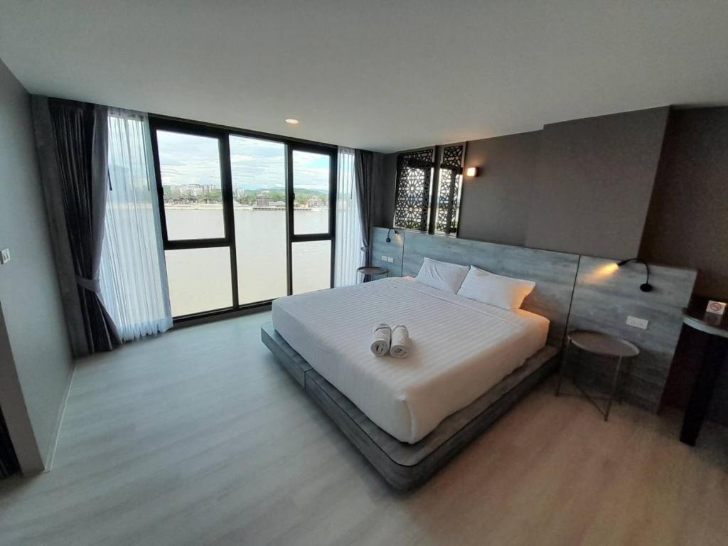 Postel nebo postele na pokoji v ubytování วัน บัดเจท เชียงราย เชียงแสน One Budget Hotel Chiangrai Chiangsaen