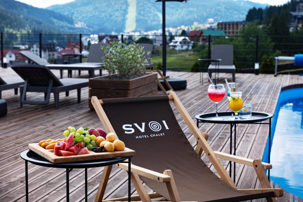 Nespecifikovaný výhled na hory nebo výhled na hory při pohledu z hotelu