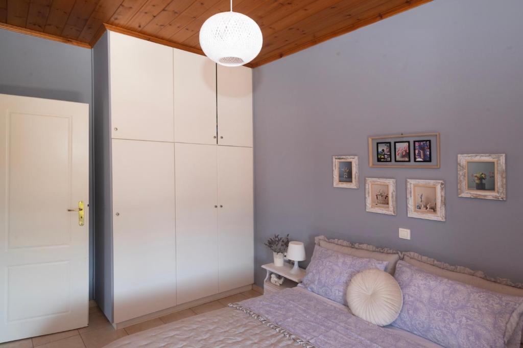 Postel nebo postele na pokoji v ubytování Studio Dionphaie - Διόνφαιη