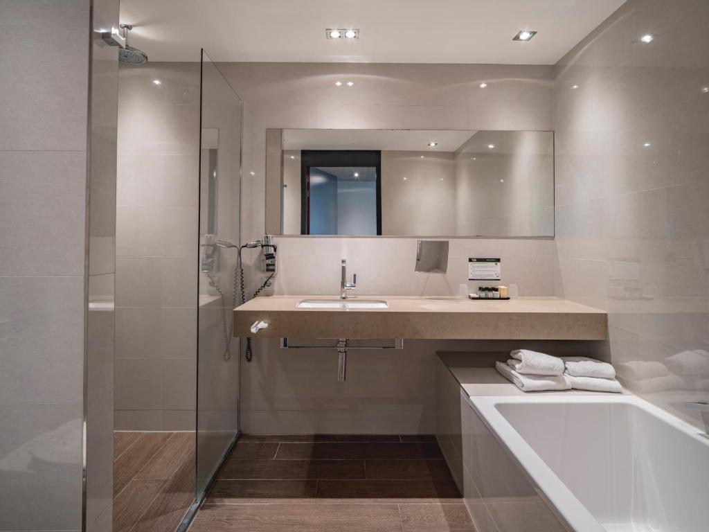 Van der Valk Hotel Heerlen - Komfort Zwei Zimmer Mit Gartenansicht