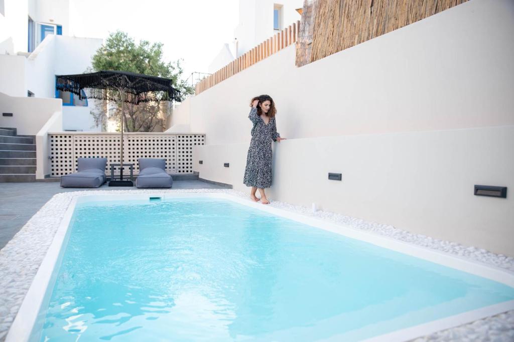 Bazén v ubytování Aidani Luxurious Rooms nebo v jeho okolí