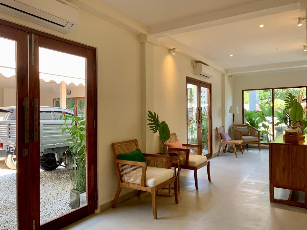 Posezení v ubytování Roots Hotel Senggigi