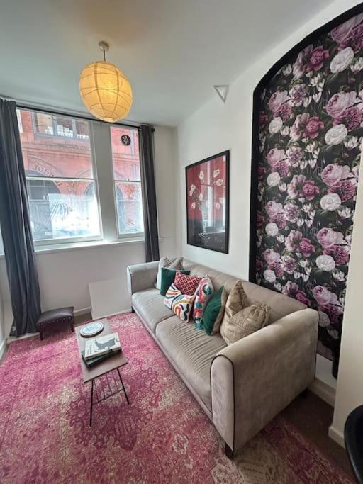 Modern 2 bed apartment in Bristol city centre, Bristol (updated prices