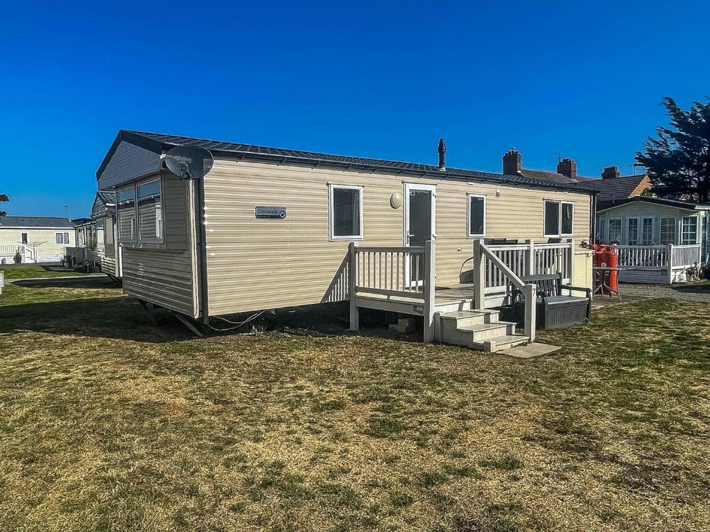 Caravan At Suffolk Sands Holiday Park With Decking And Wifi Ref 45023a