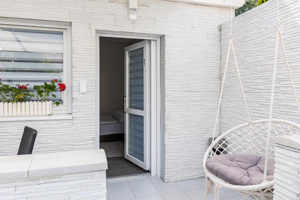 Balkón nebo terasa v ubytování Balatonic Lemon apartmanház
