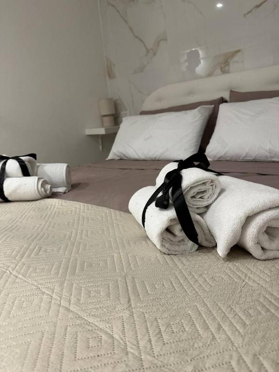 Black & White Rooms - 15