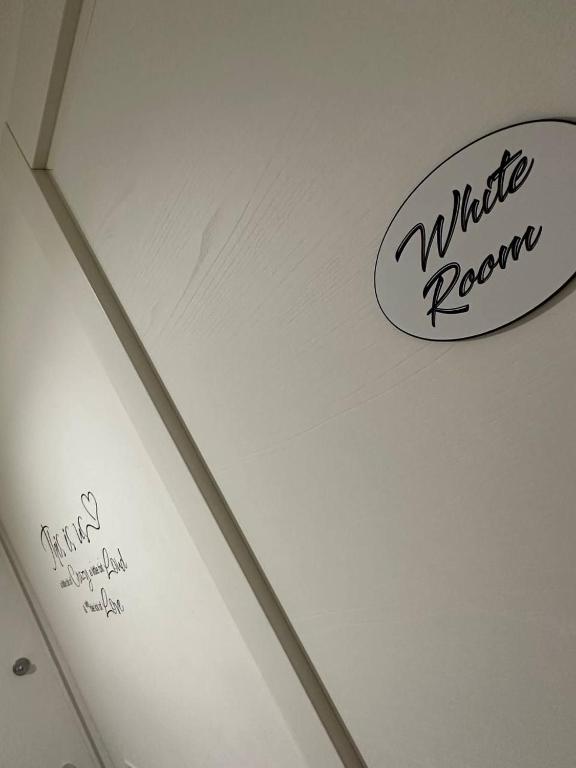 Black & White Rooms - 14