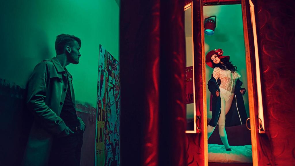 Anybody - Awarded love hotel