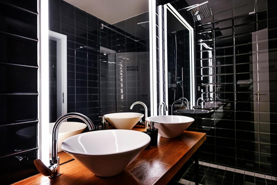 Anybody - Awarded love hotel - Resim 23