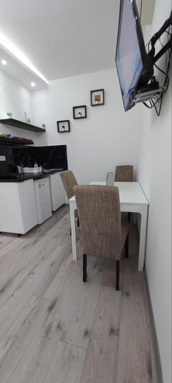 Kuchyň nebo kuchyňský kout v ubytování Apartmani Banja Vrujci Lux