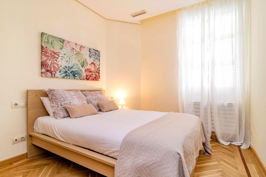 מיטה או מיטות בחדר ב-Velazquez Suites